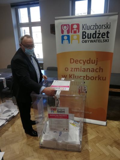 Otwarto urny z kartami do glosowania na KBO 2022